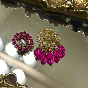 A pair of cute small brooches with pink rhinestones